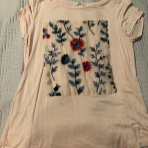 Ivoire t-shirt. Size small. Gently used.